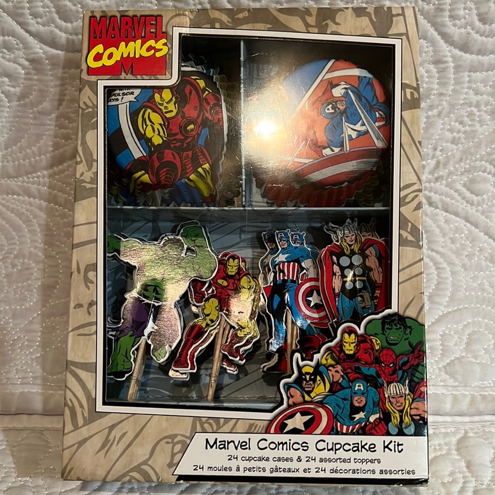 Marvel Comics Cupcake Kit, NWT‎